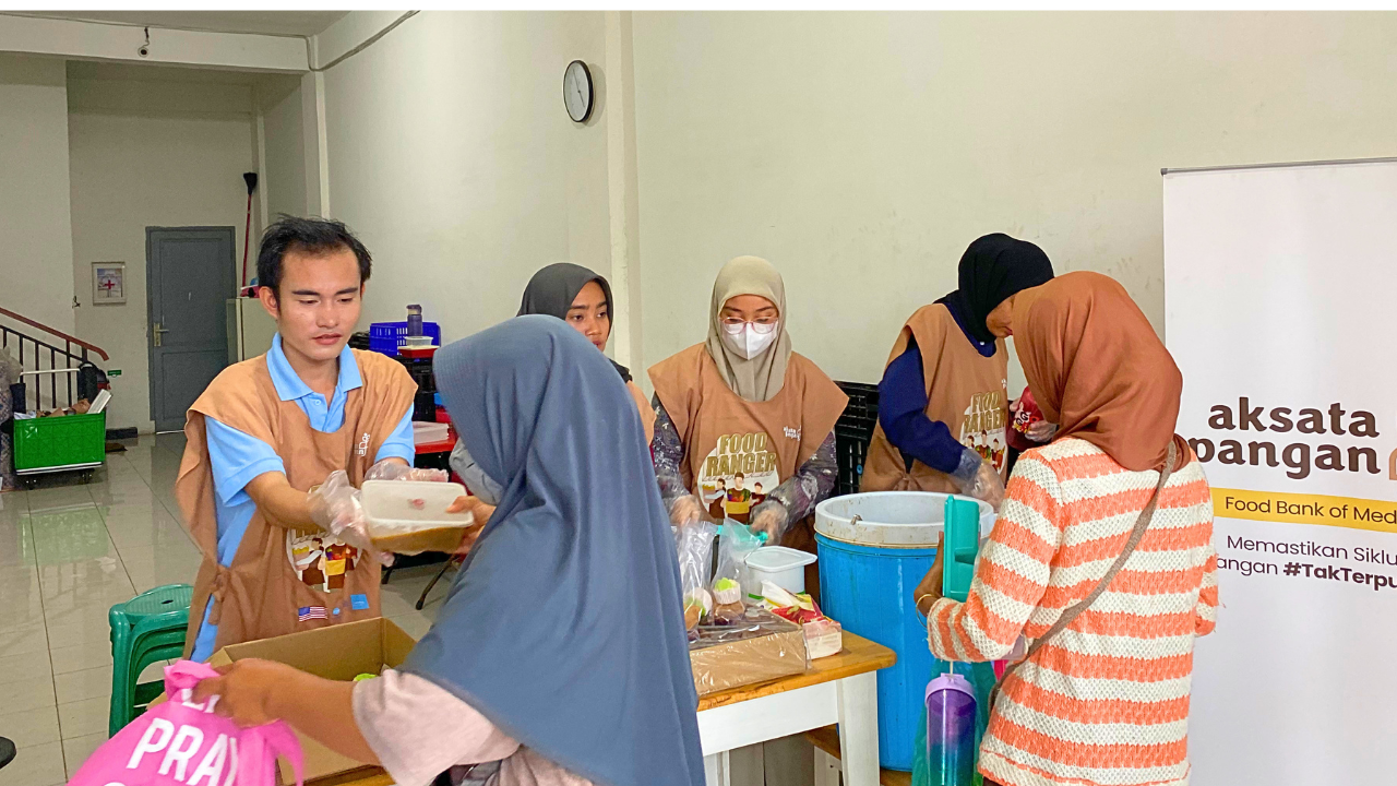Ramadan Sharing Food